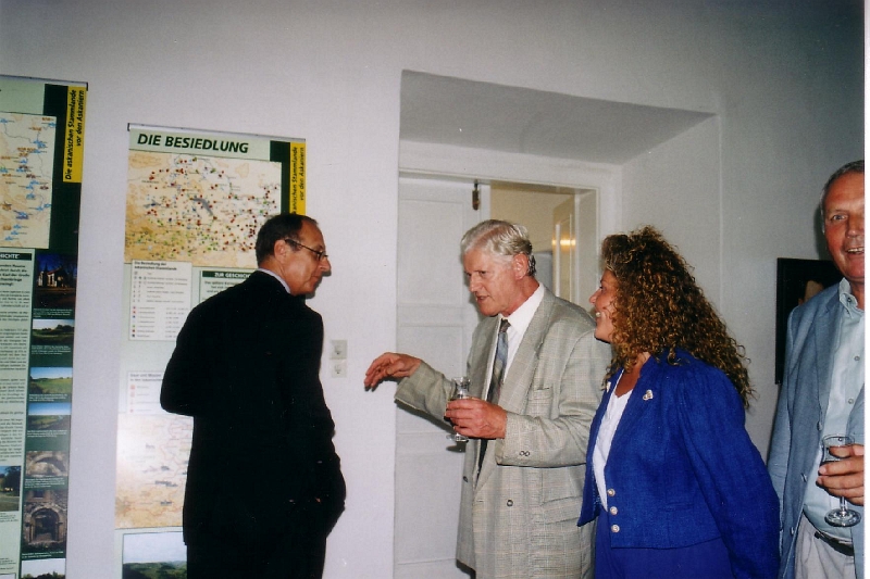2002-08-23_13a_Prinz Eduard von Anhalt, Prof. Heinemann, K. Friedrich, Herr Langer.jpg